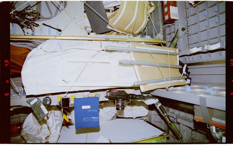 STS081-302-035.jpg