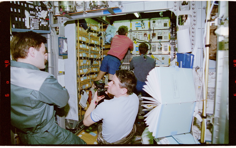 STS081-312-019.jpg