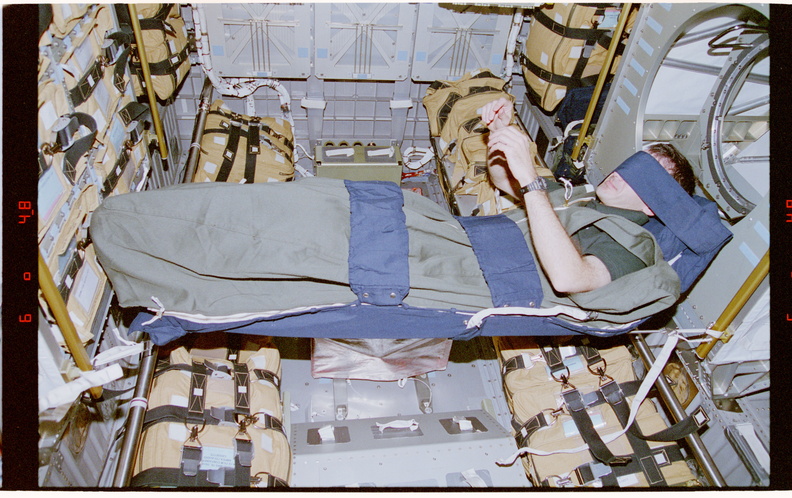 STS081-314-017.jpg