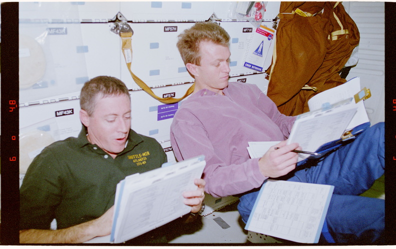 STS081-316-032.jpg
