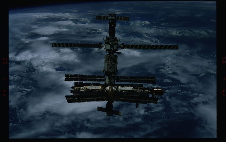 STS081-328-009.jpg