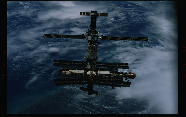 STS081-328-013.jpg