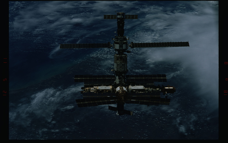 STS081-328-014.jpg