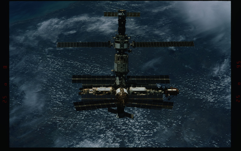 STS081-328-017.jpg