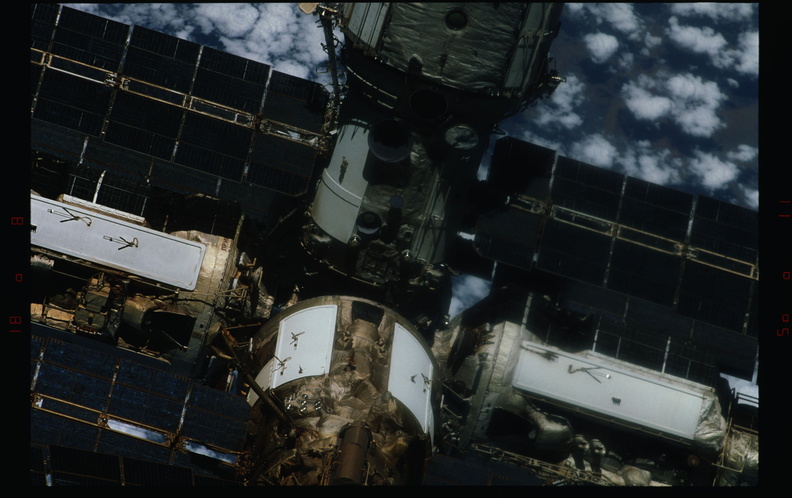 STS081-328-021.jpg