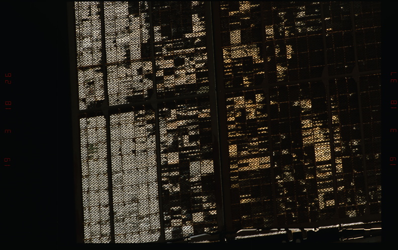 STS081-335-011.jpg