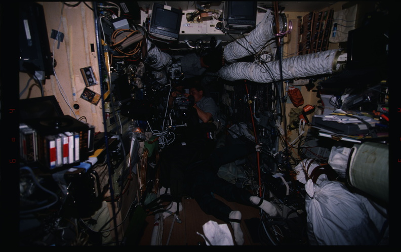 STS081-336-017.jpg