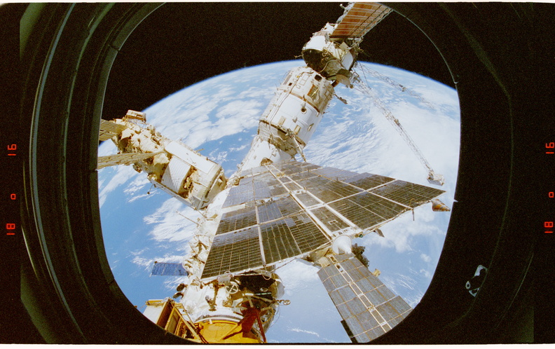 STS081-342-004.jpg