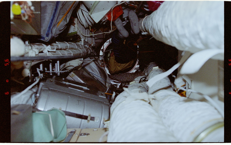 STS081-359-026.jpg