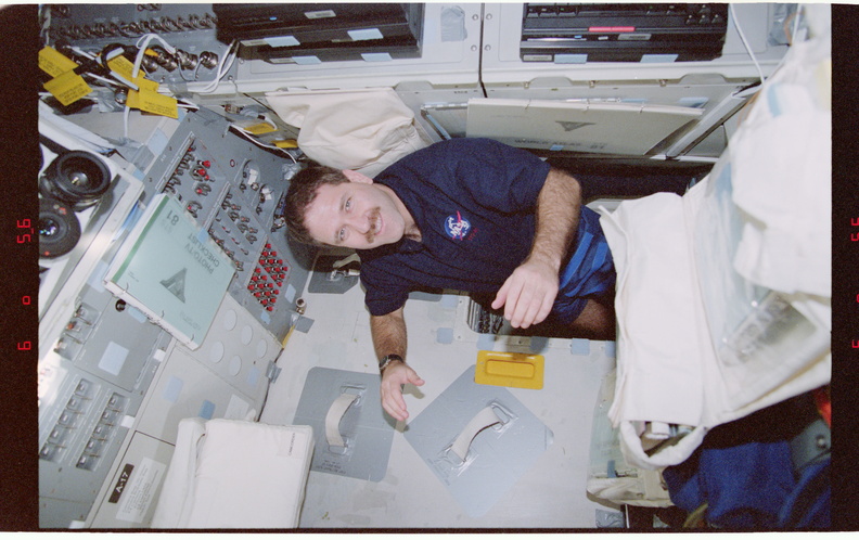 STS081-365-021.jpg