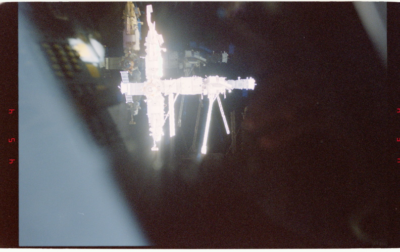 STS081-373-012.jpg