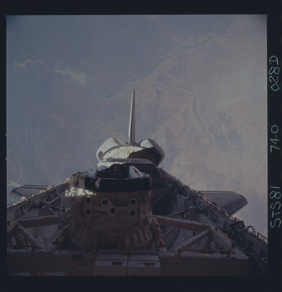 STS081-740-028D.jpg