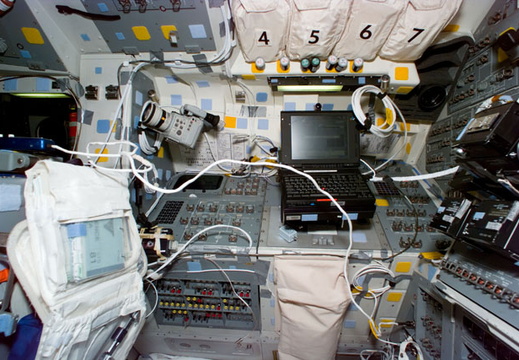 STS081-E-05950