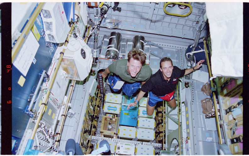 STS084-301-010.jpg