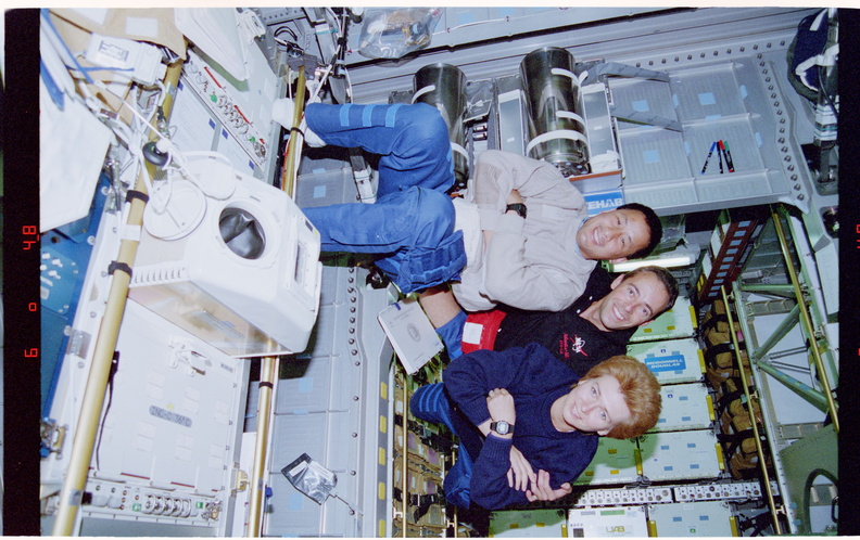 STS084-301-014.jpg