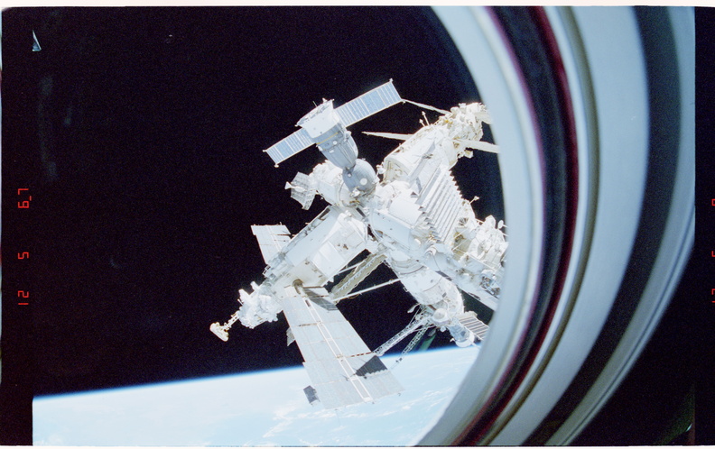STS084-303-019.jpg