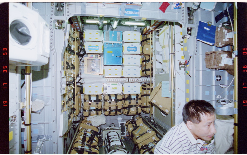 STS084-304-005.jpg