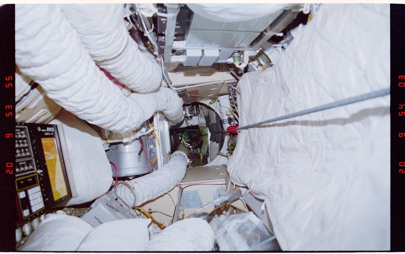 STS084-305-007.jpg