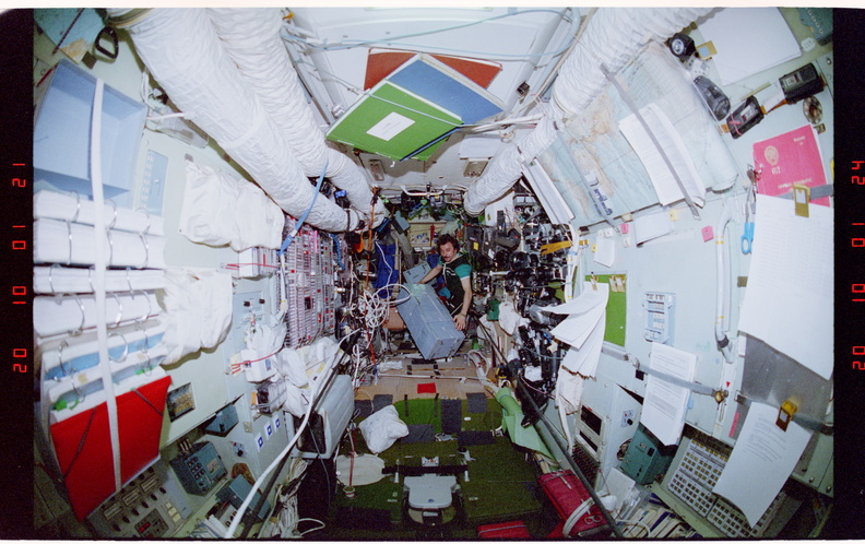 STS084-305-028.jpg