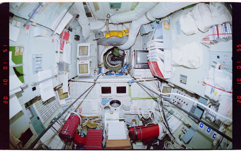 STS084-305-033.jpg