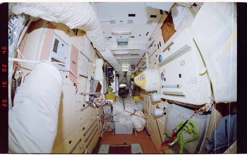 STS084-305-037.jpg
