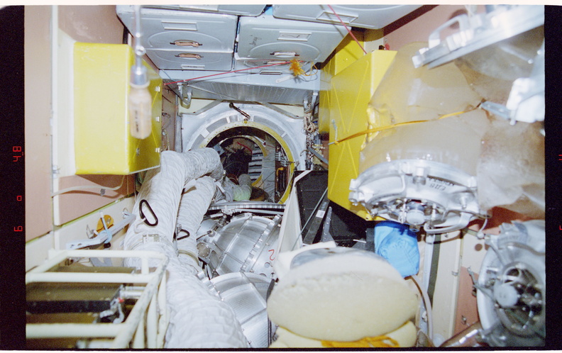 STS084-306-002.jpg