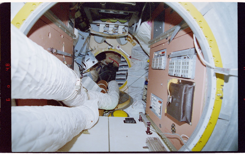 STS084-306-005.jpg
