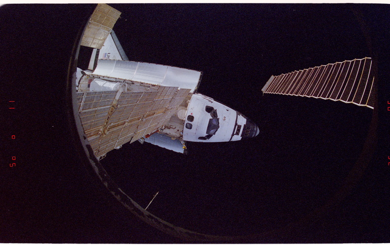 STS084-306-013.jpg