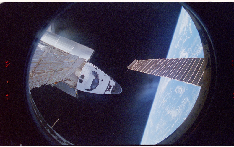 STS084-306-028.jpg