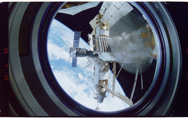 STS084-309-005.jpg