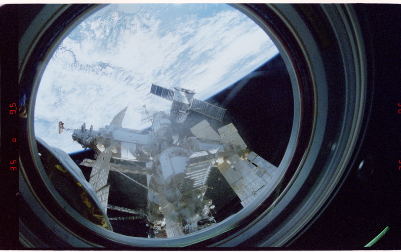 STS084-309-010.jpg