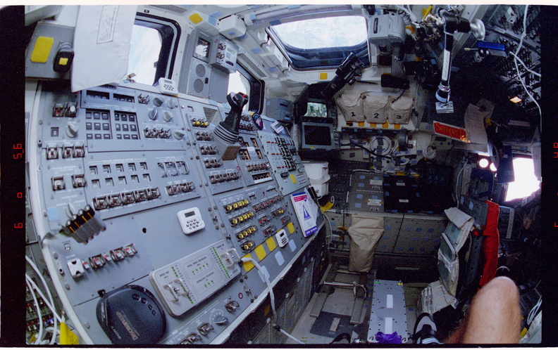 STS084-309-019.jpg