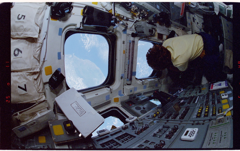 STS084-309-028.jpg
