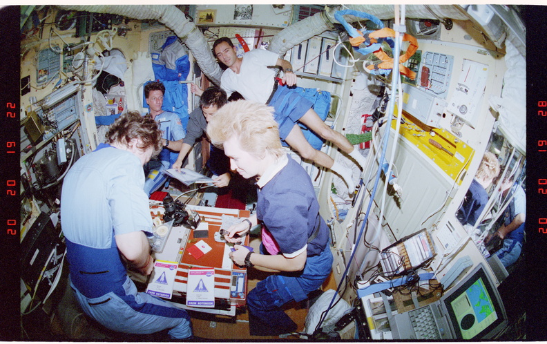 STS084-312-032.jpg