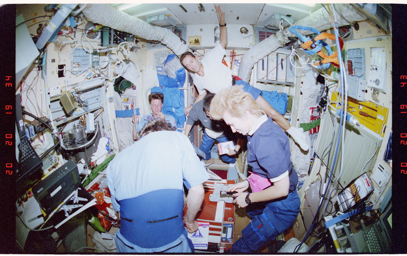 STS084-312-034.jpg