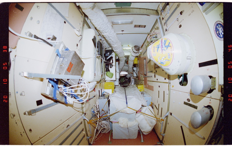 STS084-319-001.jpg