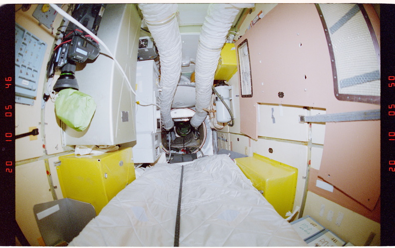 STS084-319-002.jpg
