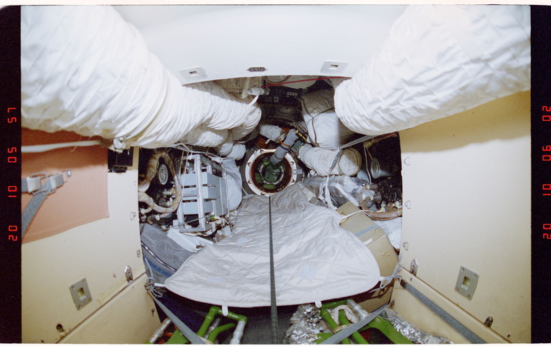 STS084-319-004.jpg