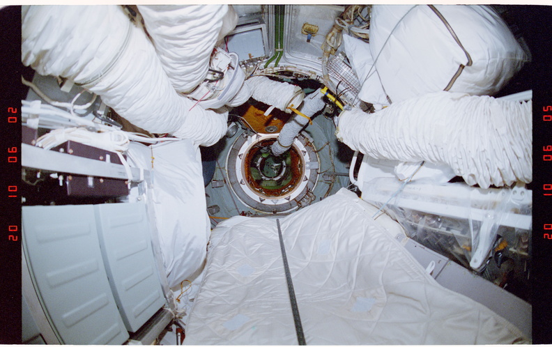 STS084-319-005.jpg