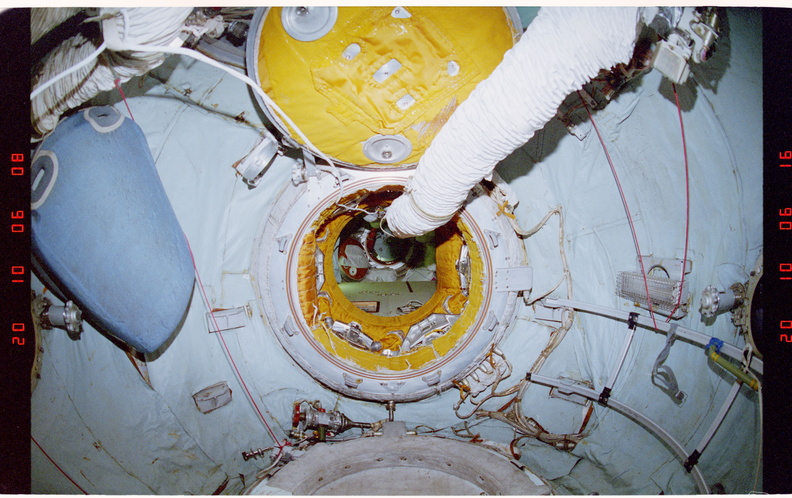 STS084-319-007.jpg