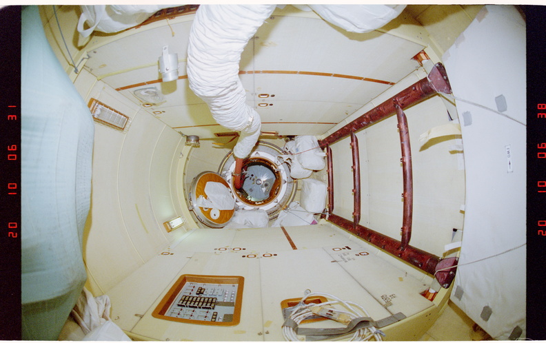 STS084-319-010.jpg