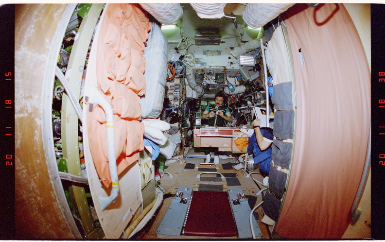STS084-319-035.jpg