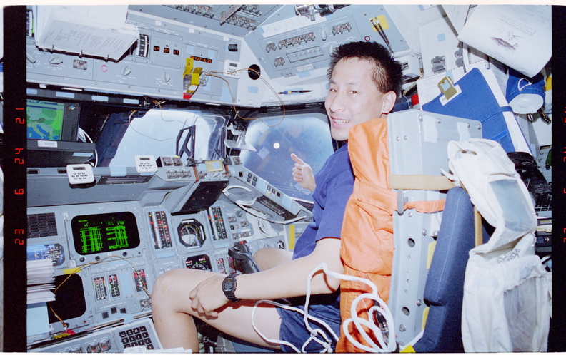 STS084-321-009.jpg