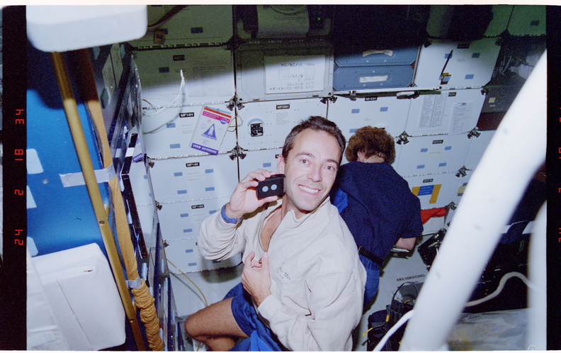 STS084-325-013.jpg