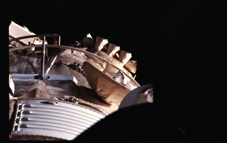 STS084-345-016.jpg