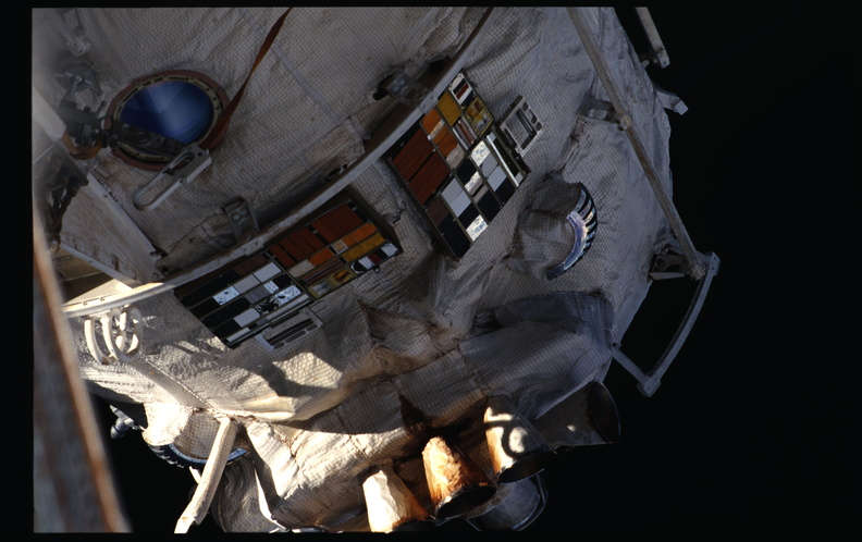 STS084-348-023.jpg