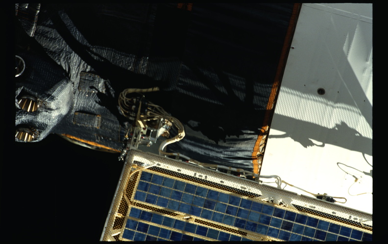 STS084-353-014.jpg