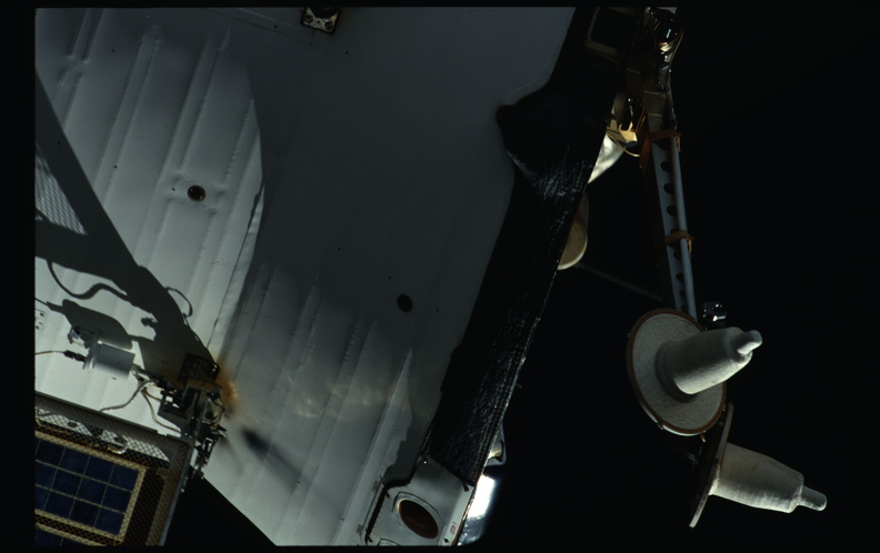STS084-353-016.jpg