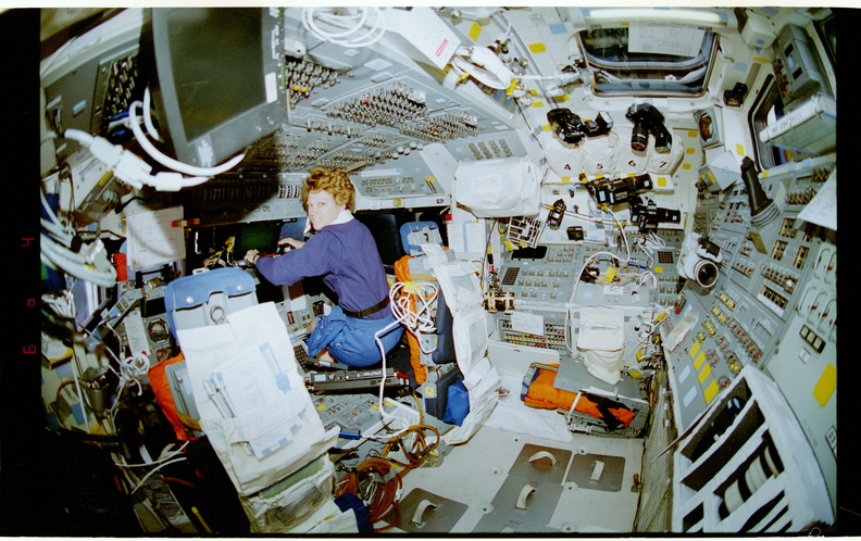 STS084-354-037.jpg