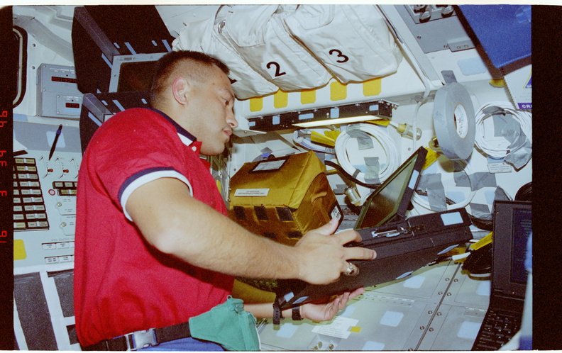 STS084-356-001.jpg